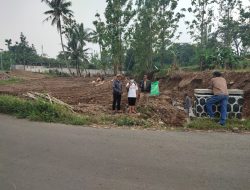 Warga Ciampea Udik Ramai-Ramai Bangun TPT