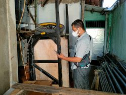 Pria Paruh Baya Ditemukan Tewas Gantung Diri Di Gudang Musholla