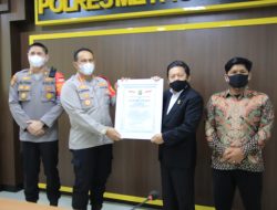 Gencar Lakukan Vaksinasi Massal, Polrestro Bekasi Kota Mendapat Anugrah Presisi Award Dari Lemkapi