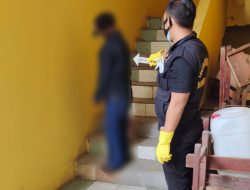 Pria Paruh Baya Ditemukan Tewas Tergantung di Tangga Sekolah