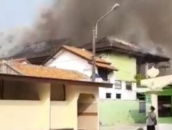 Sebuah Bangunan Sekolah Ludes Terbakar