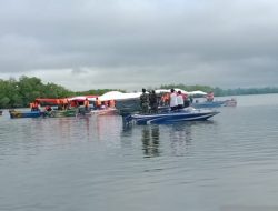 Peringati HUT RI Ke-76, Bendera Raksasa Dikibarkan di Laut Nunukan