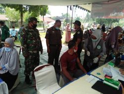 Babinsa Koramil Jajaran Kodim 0103/Aceh Utara Terus Kawal Kegiatan Vaksinasi