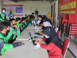 Bersama Polres Metro Bekasi Kota, Gojek Gelar Vaksin Kepada Mitranya