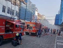 Mall Pondok Gede Terbakar, 7 Unit Damkar Dikerahkan