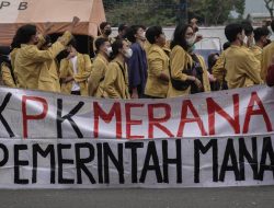 Pegawai KPK yang Dipecat tak Perlu Tangisi Sikap Diam Jokowi