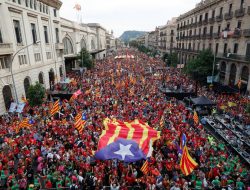 Ribuan Demonstran Padati Kota Barcelona