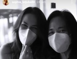 Pamer Foto dengan Emoji Hati, Sophia Latjuba Jalin Asmara dengan Abdee Slank?