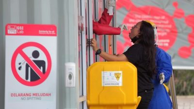 Pemerintah Ancam Tutup Operasional Pelanggar Tarif PCR