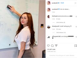 Aura Kasih Unggah Jadi Dosen Seksi, Netizen: Takut Gak Mau Pulang Kuliah