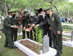 Forkopimda Kota Bekasi Gelar Tabur Bunga Di Makam Pahlawan