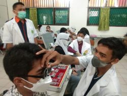 Cegah Kerusakan Mata, Ratusan Siswa SMAN 6 Bekasi Dicek Matanya