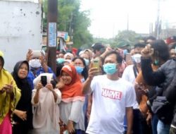Kades Diduga Selingkuh, Warga Sukadanau Bekasi Demo Kantor Desa