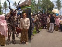 Viral! Rombongan Pengantin Ini Diarak Pakai Kostum Monster, Netizen: Nikahan Gak Jadi Sakral Malah Horor