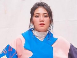 Via Vallen Emosi Gegara dapat Pesan Singkat, Bikin Teringat Mobil Alphardnya yang Terbakar