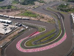 Sejumlah Warga Terharu Ikut Menyaksikan Momen Bersejarah