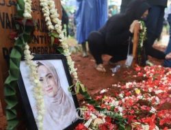 Foto Vanessa Angel di Makam Hilang, Diduga Diambil Fans