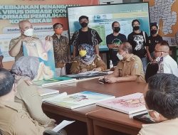 Wali Kota Bekasi Borong Lukisan Karya Seniman FSB