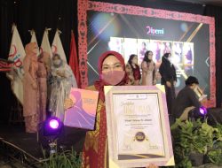 Istri Wawali Bekasi Dianugerahi Perempuan Inspirasi Indonesia Oleh IPEMI
