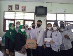 Peduli Semeru, Siswa SMPN 32 Bekasi Salurkan Sembako