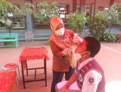 Cegah Covid-19, Siswa SD Ananda Bekasi Ikuti PCR
