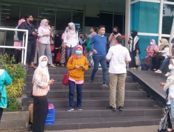 Gempa Banten Membuat Pegawai Pemkot Bekasi Berhamburan Keluar Kantor