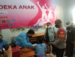 Kapolres Metro Bekasi Kota Semangati Siswa Yang Akan Divaksin