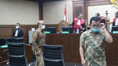 Pemeriksa Pajak dan Anaknya Didakwa Lakukan Pencucian Uang