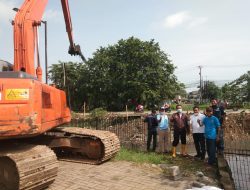 Sering Akibatkan Banjir, Sedimen Sungai Lingkar Utara Diangkat BMSDA