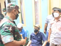 Berikan Motivasi, Pangdam Jaya Pantau Vaksinasi Lansia di Medansatria