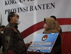 LPSK Serahkan Kompensasi 9 Korban Teroris Masa Lalu Warga Banten