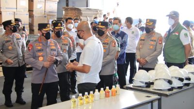 Sambangi Produsen Minyak, Kapolri Pastikan Minyak Goreng Cukup Jelang Ramadhan