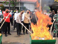 Polres Metro Bekasi Kota Musnahkan Ribun Botol Miras Dan Narkotika