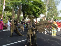 Fashion Walk Dan Busana Adat Ramaikan HUT RI ke-77 Oleh Warga Taman Persada Raya