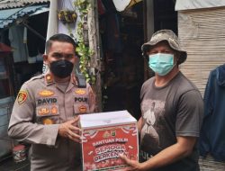 Polsek Pasar Minggu Bagikan Sembako ke Warga Terdampak Kenaikan BBM