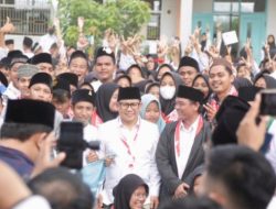 Muhaimin Kukuhkan Ribuan Santri untuk Menjadi Pemimpin Masa Depan