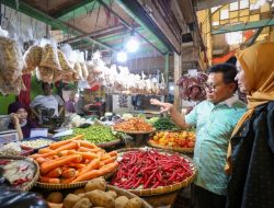 Muhaimin Sidak ke Pasar Johar Karawang Cek Harga Kebutuhan Pokok