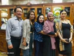 Artis Jelita Callebaut Bersama Mama Doris dan Lina Geboy Lakukan Operasi dan Perawatan  di Klinik Bedah Plastik Queen