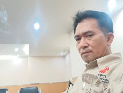 Dibawah Komando Arifin, Satpol PP Razia PKL di Jalan Kalibesar dan Copoti Bendera PDIP