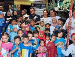 Anak-Anak di Cakung Antusias Dengarkan Dongeng Kak Faqih dan Pakde Kijo di Bale Buku