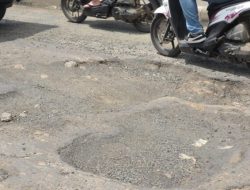Banyak Infrastruktur Jalan Terbengkalai, Kinerja Tri Adhianto Dipertanyakan