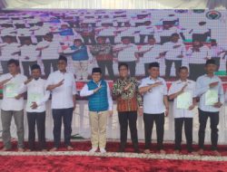 Muhaimin Serahkan 11.473 SHM Tanah Untuk Warga Transmigran di Kalsel