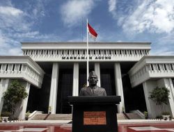 Terkait Sejumlah Putusan Dinilai Kontroversi, Pakar Hukum Minta Ketua MA Tindak Pegawainya yang “Bermain Kasus”