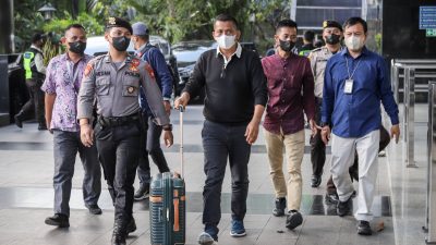 KPK Sita Miliaran Rupiah Dalam OTT Bupati Meranti