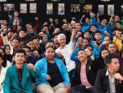 Ganjar Pranowo Bertemu Ratusan Mahasiswa di Graha Pena98