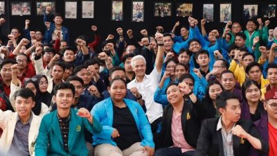 Ganjar Pranowo Bertemu Ratusan Mahasiswa di Graha Pena98