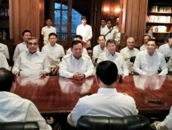 Prabowo Didampingi Hashim Sambut Kedatangan Wiranto di Hambalang