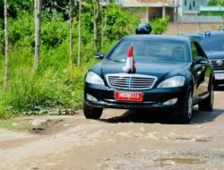 Jokowi Persilakan Masyarakat Laporkan Jalan Rusak Parah Melalui Medsos