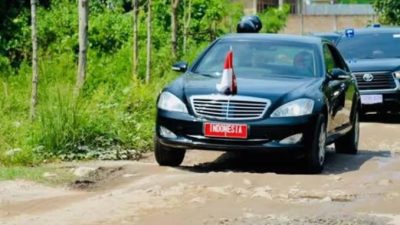 Jokowi Persilakan Masyarakat Laporkan Jalan Rusak Parah Melalui Medsos