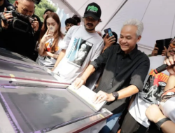 Ganjar Bangga Generasi Muda Menginsipirasi Lewat Kaus Greyman